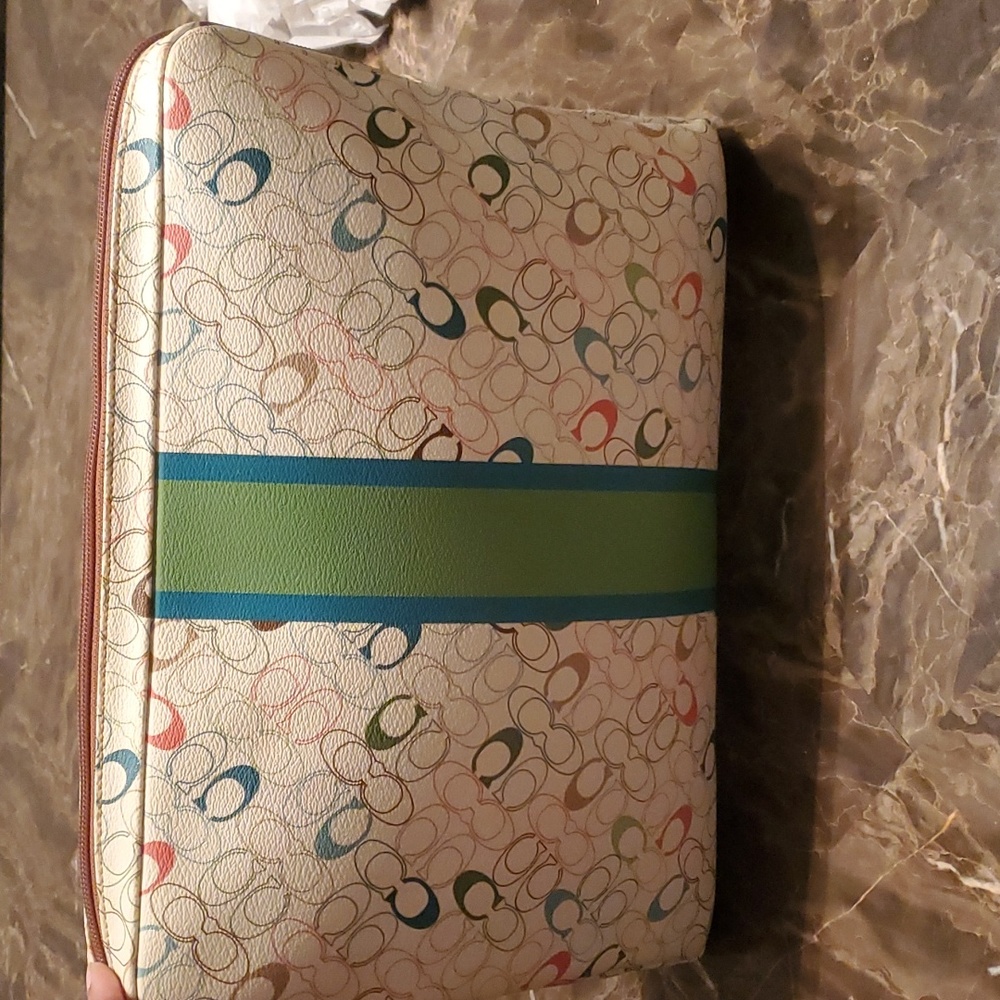 Carry Case No Stains on inside.